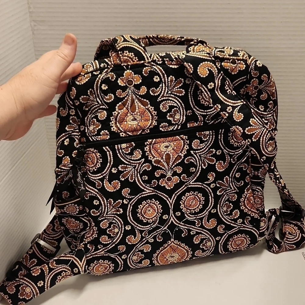 Vera Wang Backpack quilted has piping edge wear see pics Flaws